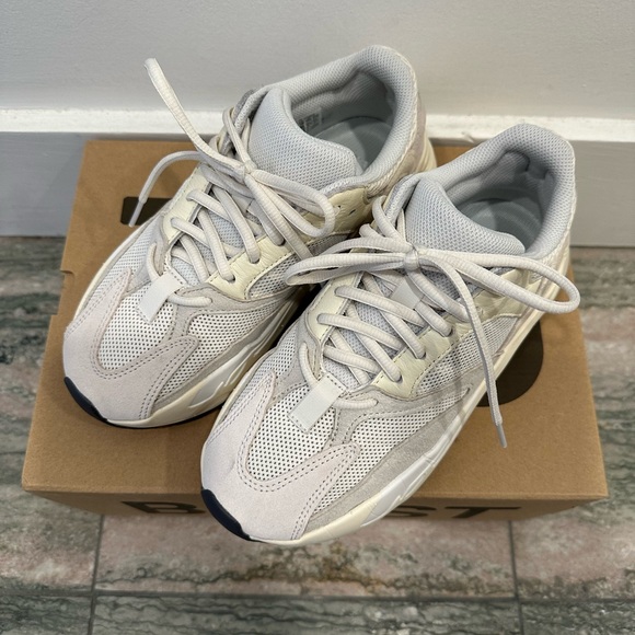 Yeezy Boost 750 in Cream - Picture 2 of 7